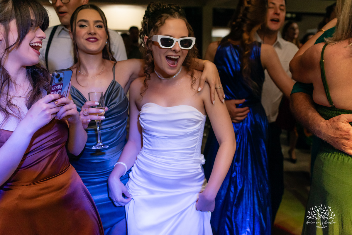 casamento - amor - cumplicidade - fé - celebração - cerimônia - emoção - parceria - noivos - festa - fotografia - lembranças - família - amigos - dança - alegria - igreja - carros antigos -  felicidade - Pelotas - Antonio Rocha Fotografias - Casa Wille