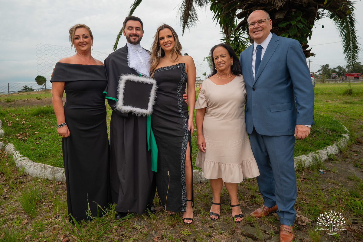 João Vitor - formatura - Medicina - UCPel - colação de grau - recepção - celebração - família - amigos - professores - conquista - emoção - registro - fotografia - discurso - crm - doutor - fotos formatura - trajetória - toga - médico - missa - fenadoce