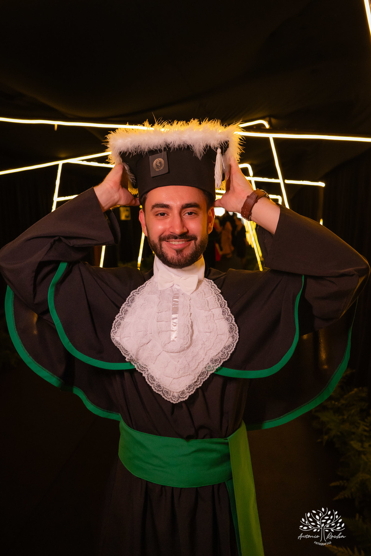 João Vitor - formatura - Medicina - UCPel - colação de grau - recepção - celebração - família - amigos - professores - conquista - emoção - registro - fotografia - discurso - crm - doutor - fotos formatura - trajetória - toga - médico - missa - fenadoce