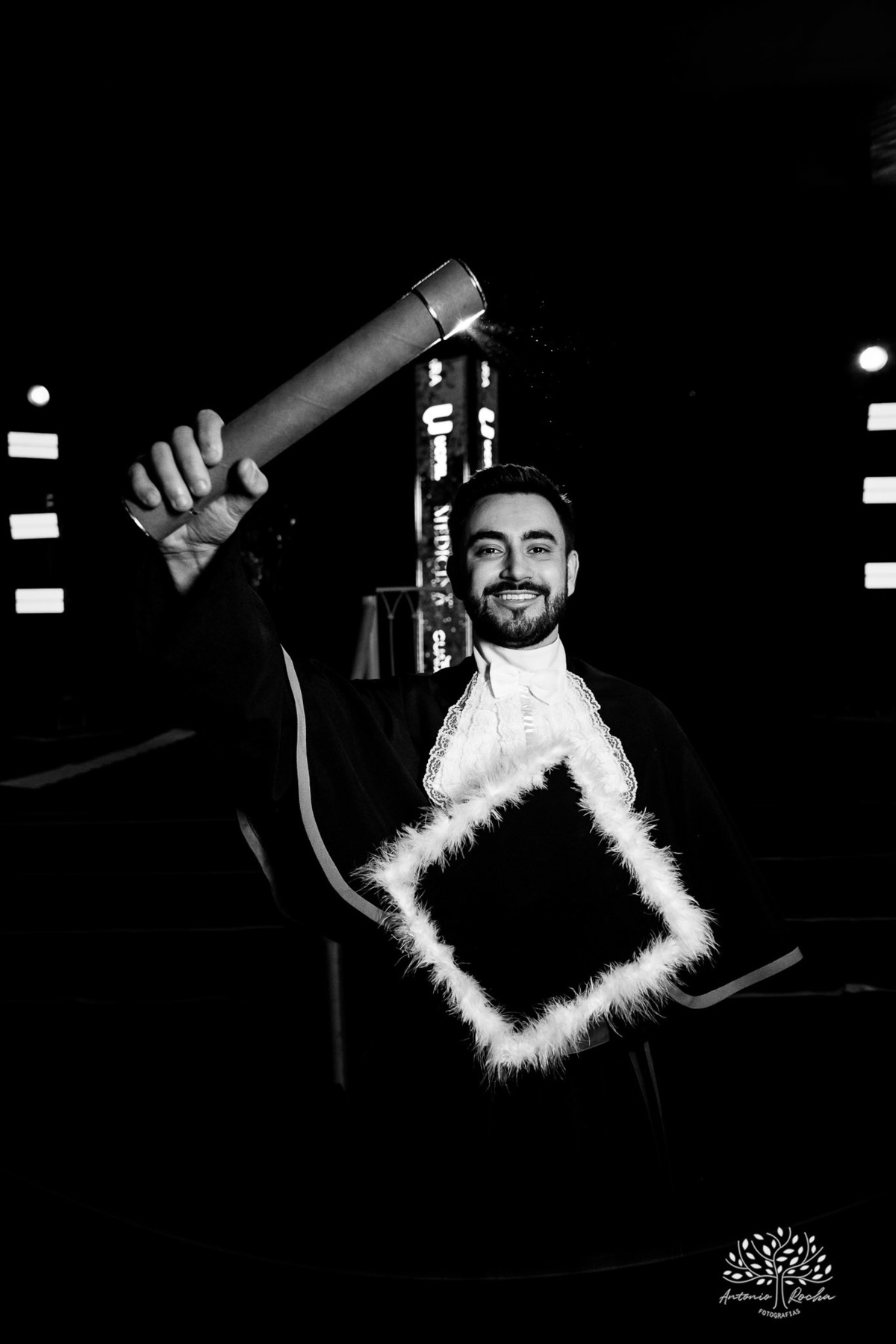 João Vitor - formatura - Medicina - UCPel - colação de grau - recepção - celebração - família - amigos - professores - conquista - emoção - registro - fotografia - discurso - crm - doutor - fotos formatura - trajetória - toga - médico - missa - fenadoce