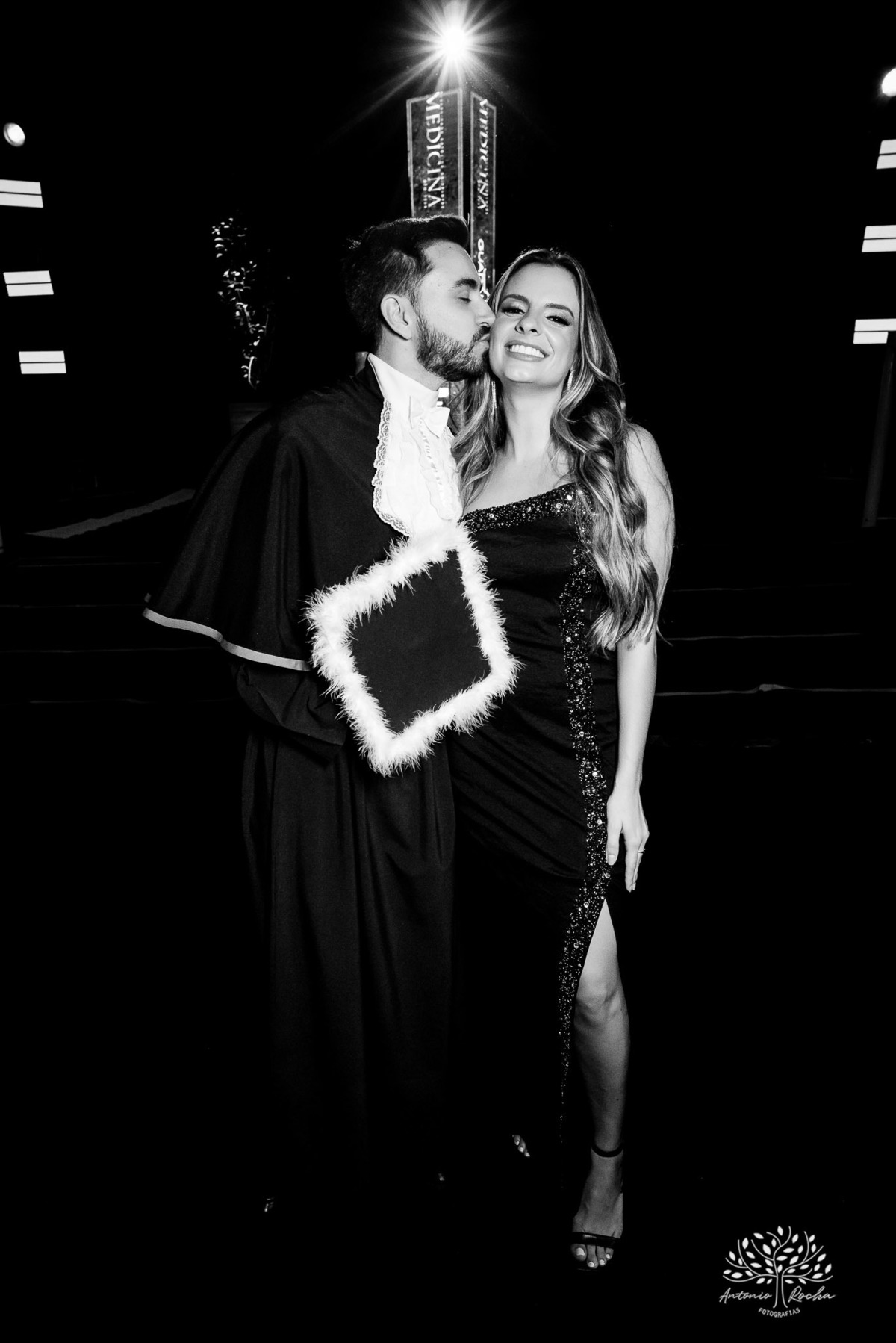 João Vitor - formatura - Medicina - UCPel - colação de grau - recepção - celebração - família - amigos - professores - conquista - emoção - registro - fotografia - discurso - crm - doutor - fotos formatura - trajetória - toga - médico - missa - fenadoce