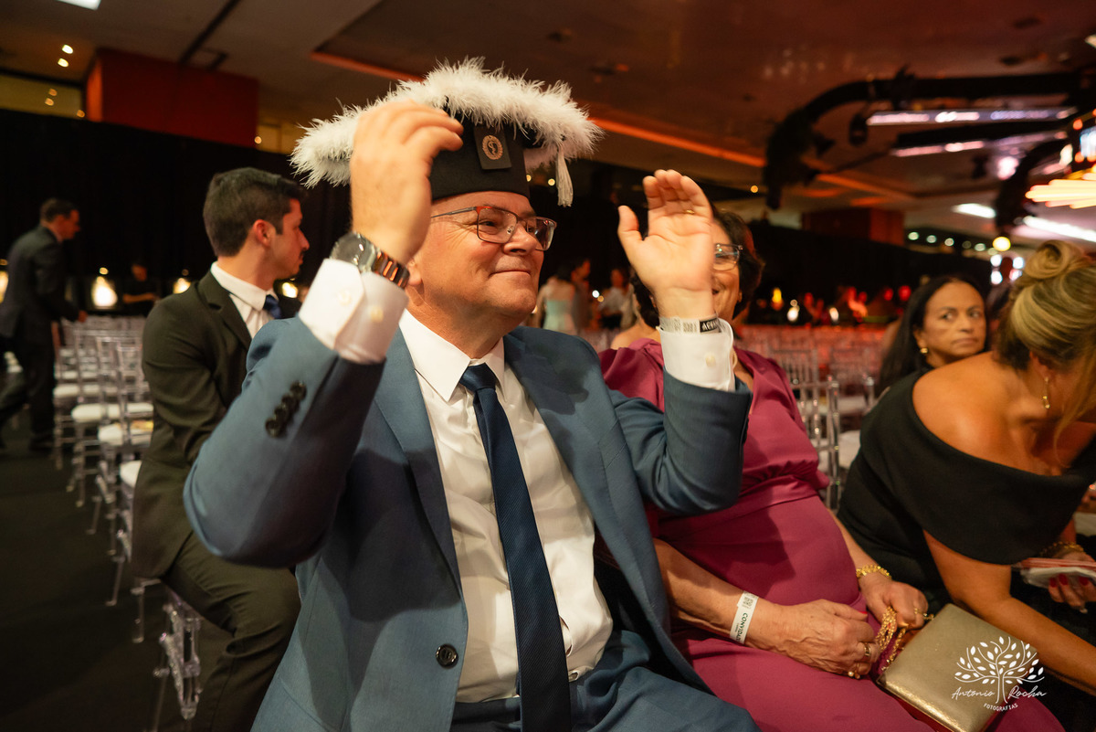 João Vitor - formatura - Medicina - UCPel - colação de grau - recepção - celebração - família - amigos - professores - conquista - emoção - registro - fotografia - discurso - crm - doutor - fotos formatura - trajetória - toga - médico - missa - fenadoce