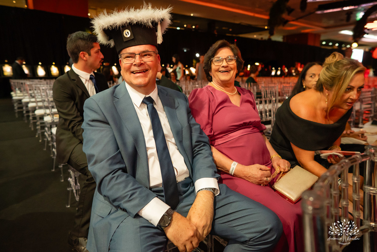 João Vitor - formatura - Medicina - UCPel - colação de grau - recepção - celebração - família - amigos - professores - conquista - emoção - registro - fotografia - discurso - crm - doutor - fotos formatura - trajetória - toga - médico - missa - fenadoce