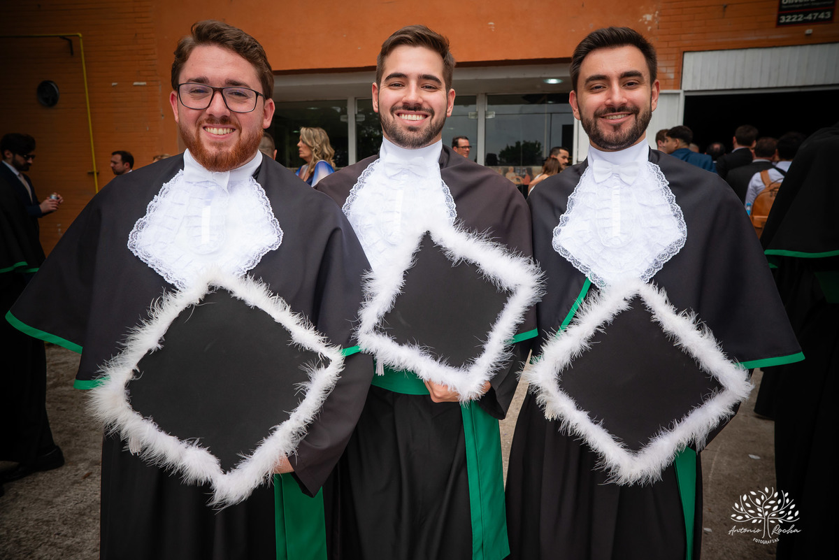 João Vitor - formatura - Medicina - UCPel - colação de grau - recepção - celebração - família - amigos - professores - conquista - emoção - registro - fotografia - discurso - crm - doutor - fotos formatura - trajetória - toga - médico - missa - fenadoce