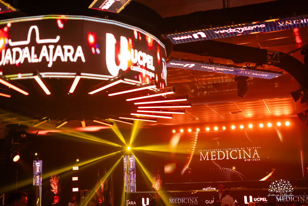 João Vitor - formatura - Medicina - UCPel - colação de grau - recepção - celebração - família - amigos - professores - conquista - emoção - registro - fotografia - discurso - crm - doutor - fotos formatura - trajetória - toga - médico - missa - fenadoce