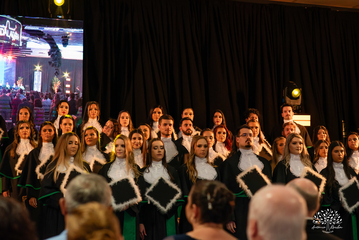 João Vitor - formatura - Medicina - UCPel - colação de grau - recepção - celebração - família - amigos - professores - conquista - emoção - registro - fotografia - discurso - crm - doutor - fotos formatura - trajetória - toga - médico - missa - fenadoce