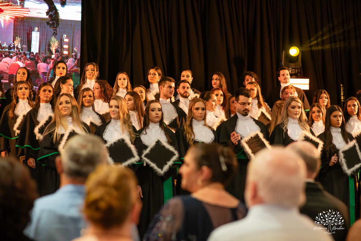 João Vitor - formatura - Medicina - UCPel - colação de grau - recepção - celebração - família - amigos - professores - conquista - emoção - registro - fotografia - discurso - crm - doutor - fotos formatura - trajetória - toga - médico - missa - fenadoce