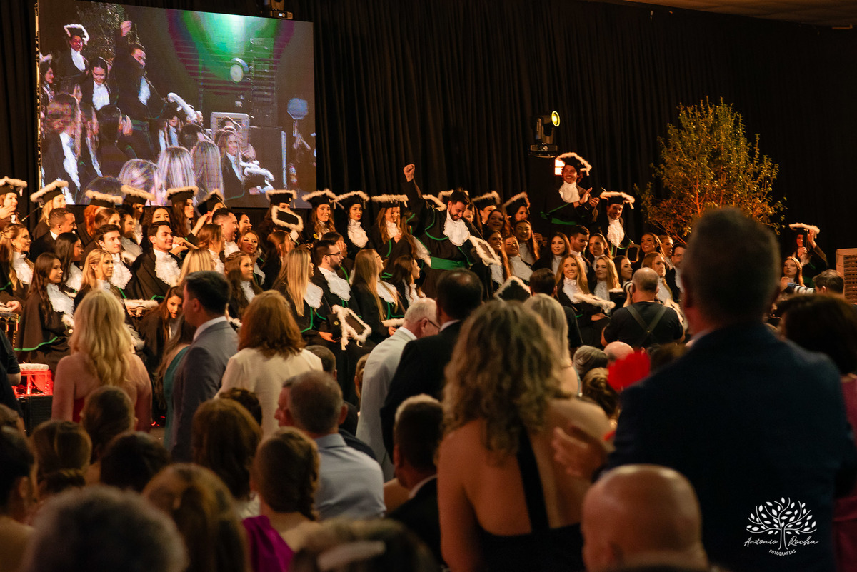 João Vitor - formatura - Medicina - UCPel - colação de grau - recepção - celebração - família - amigos - professores - conquista - emoção - registro - fotografia - discurso - crm - doutor - fotos formatura - trajetória - toga - médico - missa - fenadoce