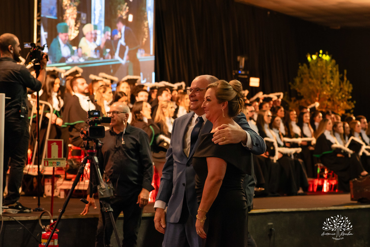 João Vitor - formatura - Medicina - UCPel - colação de grau - recepção - celebração - família - amigos - professores - conquista - emoção - registro - fotografia - discurso - crm - doutor - fotos formatura - trajetória - toga - médico - missa - fenadoce