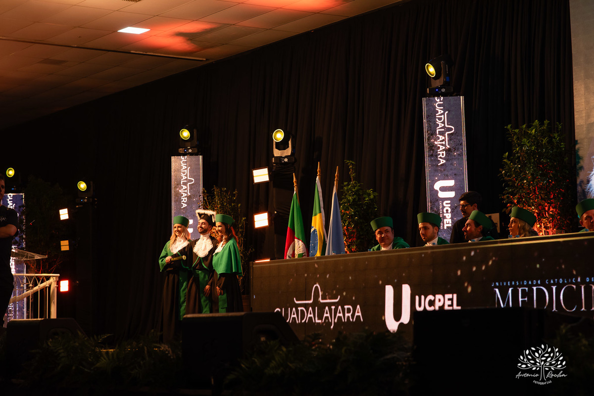 João Vitor - formatura - Medicina - UCPel - colação de grau - recepção - celebração - família - amigos - professores - conquista - emoção - registro - fotografia - discurso - crm - doutor - fotos formatura - trajetória - toga - médico - missa - fenadoce