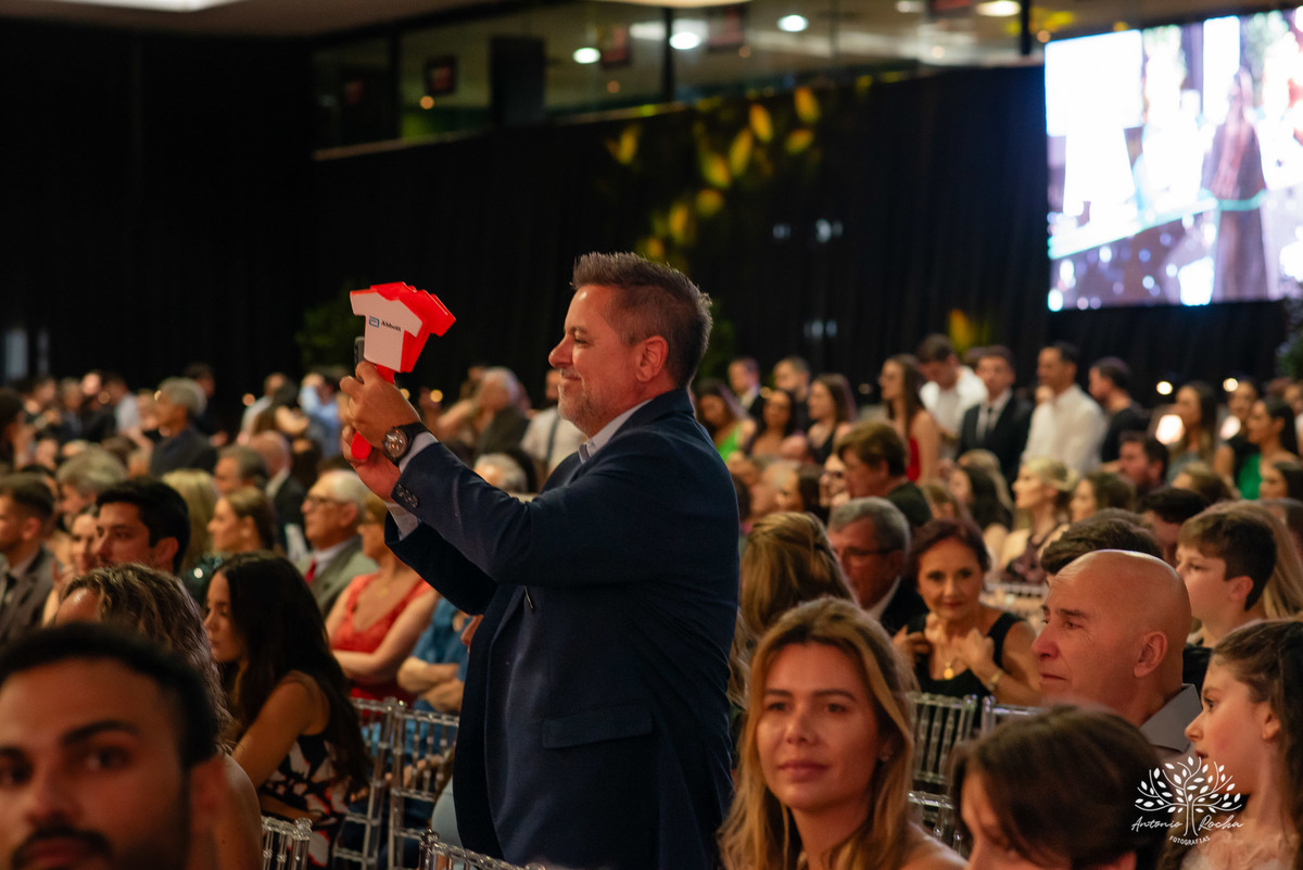 João Vitor - formatura - Medicina - UCPel - colação de grau - recepção - celebração - família - amigos - professores - conquista - emoção - registro - fotografia - discurso - crm - doutor - fotos formatura - trajetória - toga - médico - missa - fenadoce