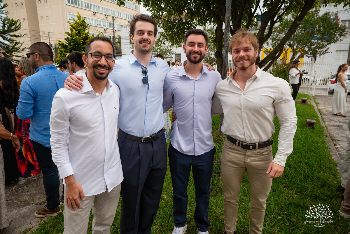 João Vitor - formatura - Medicina - UCPel - colação de grau - recepção - celebração - família - amigos - professores - conquista - emoção - registro - fotografia - discurso - crm - doutor - fotos formatura - trajetória - toga - médico - missa - fenadoce