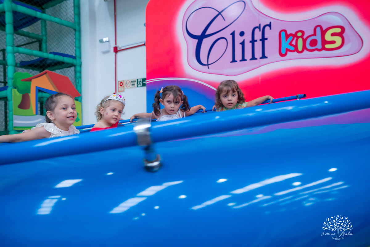 fotografia infantil - festa de criança - fotografia espontânea - lembranças da infância - fotografia de aniversário - fotógrafos de família - ensaio infantil - crianças brincando - fotos autênticas – Pelotas – Antonio Rocha Fotografias – Cliff Kids