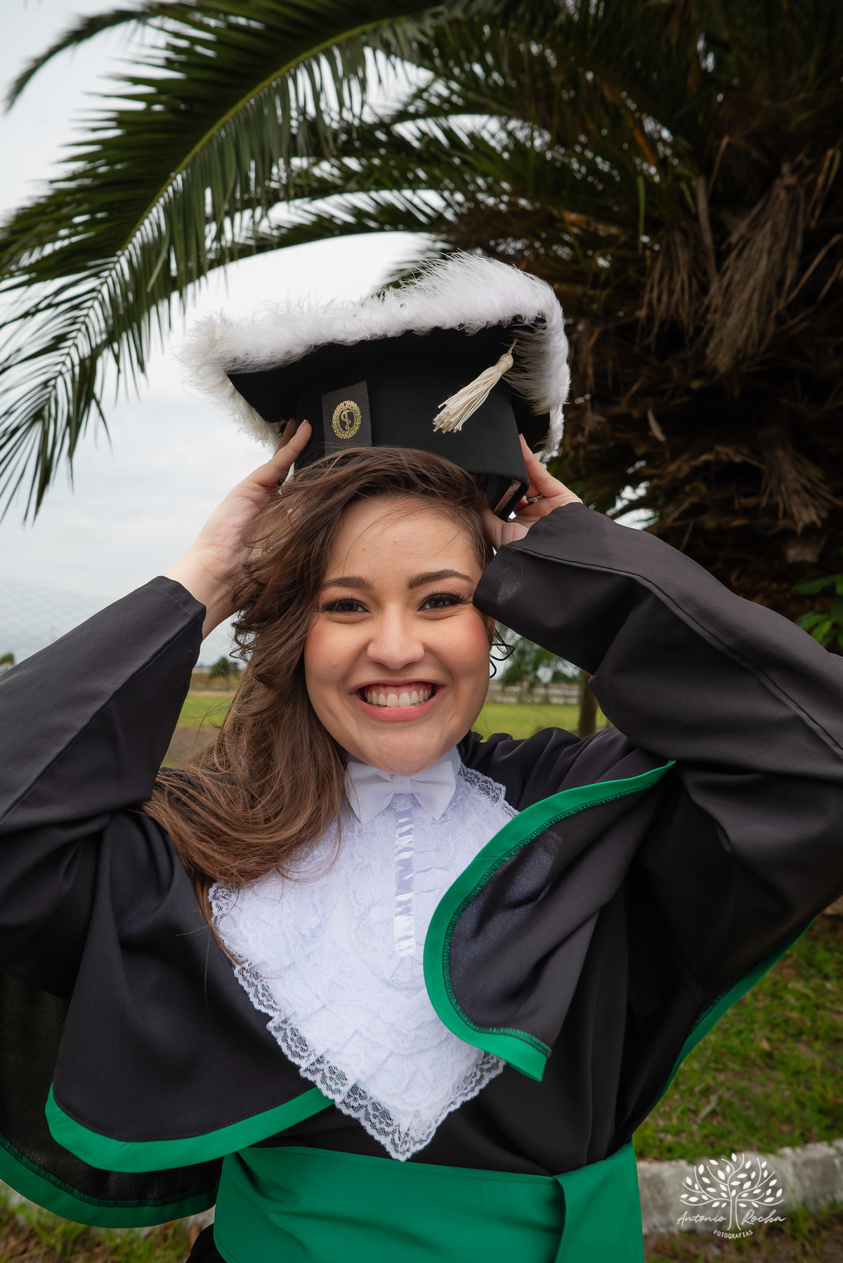 Formatura - Medicina - Maria Vitória - Ensaio de Meio Médico - Prova de Toga - Colação de Grau - Recepção de Formatura - Conquista - Emoção - Fotografia de Formatura - Memórias - Família - Celebração - Gratidão - Antonio Rocha Fotografias - Pelotas - Mavi