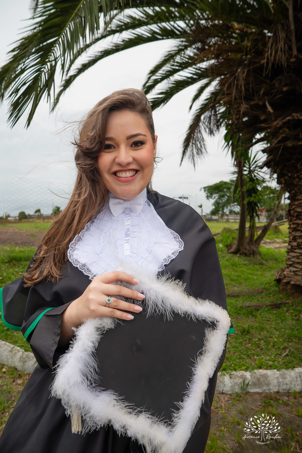 Formatura - Medicina - Maria Vitória - Ensaio de Meio Médico - Prova de Toga - Colação de Grau - Recepção de Formatura - Conquista - Emoção - Fotografia de Formatura - Memórias - Família - Celebração - Gratidão - Antonio Rocha Fotografias - Pelotas - Mavi