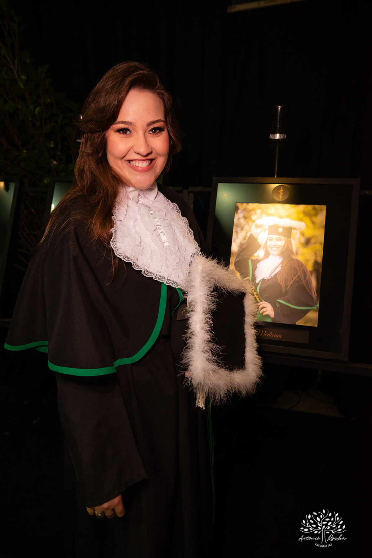 Formatura - Medicina - Maria Vitória - Ensaio de Meio Médico - Prova de Toga - Colação de Grau - Recepção de Formatura - Conquista - Emoção - Fotografia de Formatura - Memórias - Família - Celebração - Gratidão - Antonio Rocha Fotografias - Pelotas - Mavi