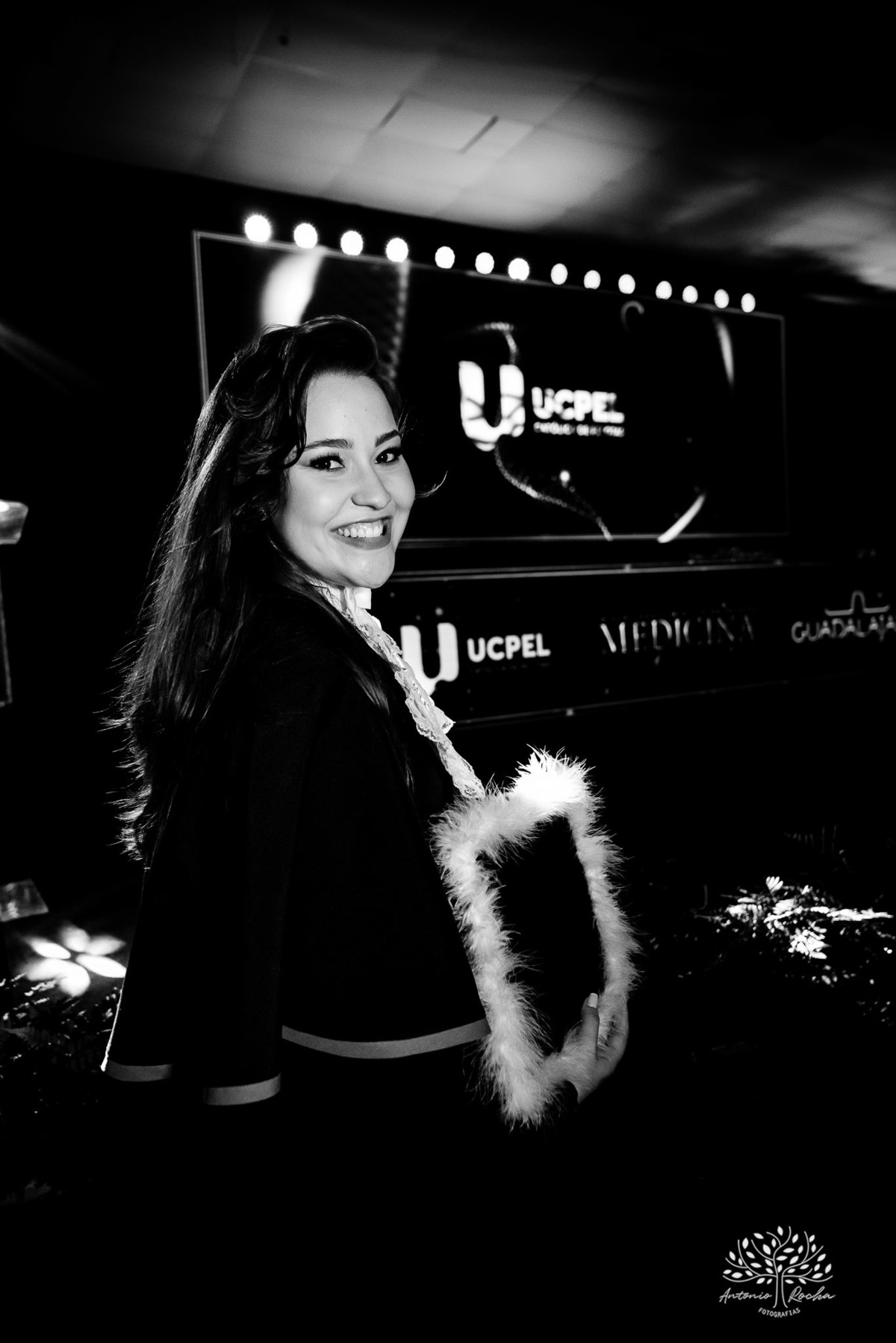 Formatura - Medicina - Maria Vitória - Ensaio de Meio Médico - Prova de Toga - Colação de Grau - Recepção de Formatura - Conquista - Emoção - Fotografia de Formatura - Memórias - Família - Celebração - Gratidão - Antonio Rocha Fotografias - Pelotas - Mavi