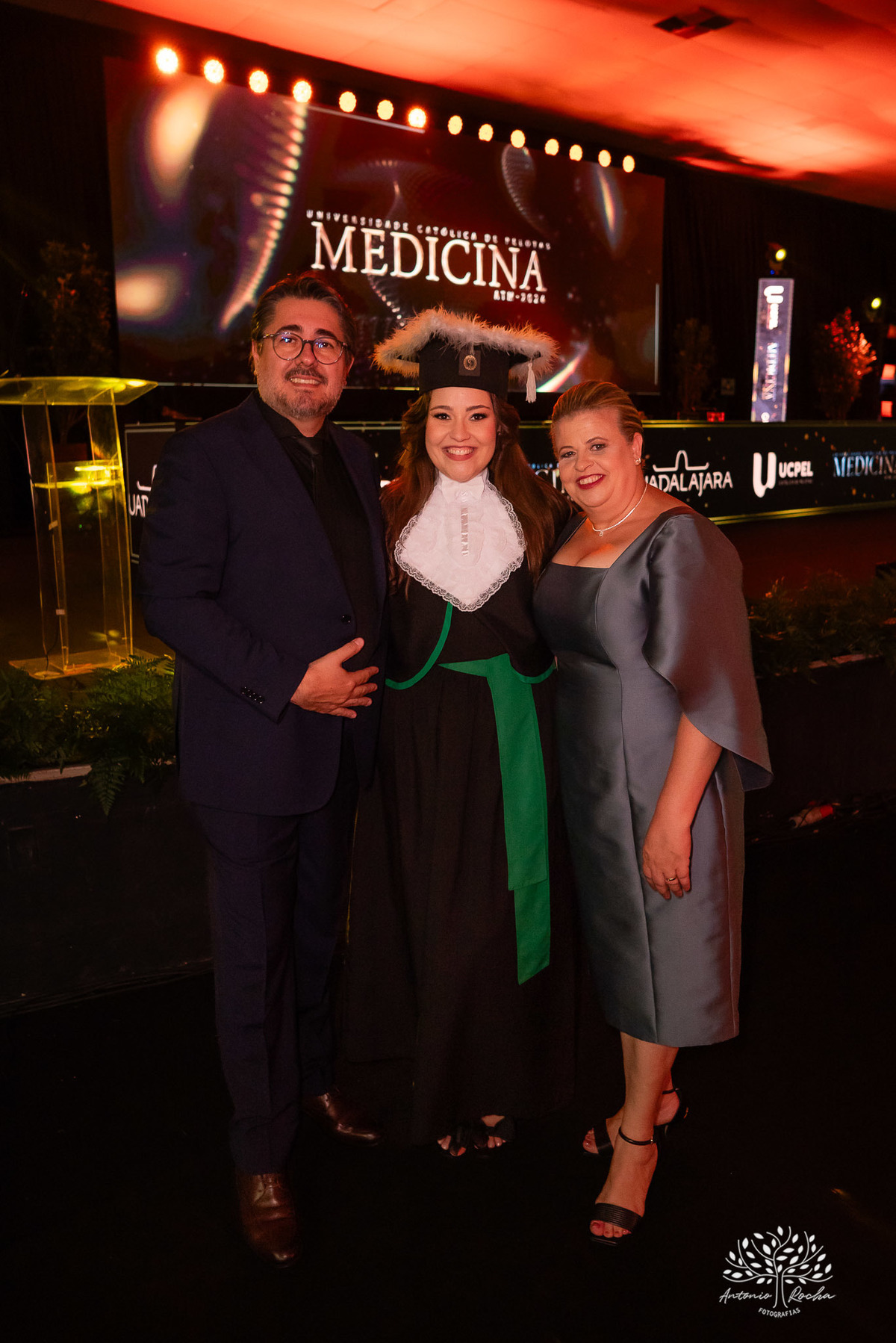 Formatura - Medicina - Maria Vitória - Ensaio de Meio Médico - Prova de Toga - Colação de Grau - Recepção de Formatura - Conquista - Emoção - Fotografia de Formatura - Memórias - Família - Celebração - Gratidão - Antonio Rocha Fotografias - Pelotas - Mavi