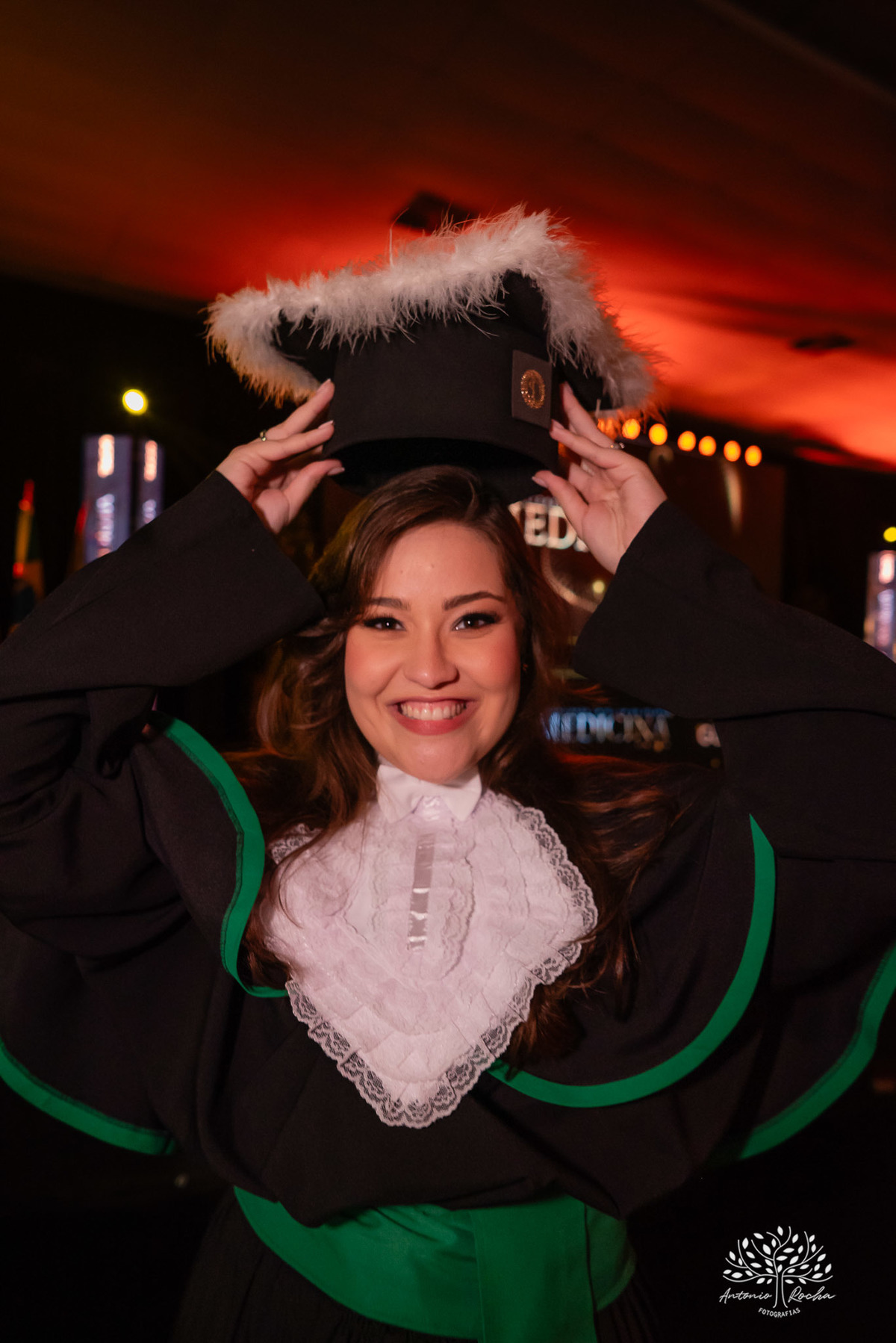 Formatura - Medicina - Maria Vitória - Ensaio de Meio Médico - Prova de Toga - Colação de Grau - Recepção de Formatura - Conquista - Emoção - Fotografia de Formatura - Memórias - Família - Celebração - Gratidão - Antonio Rocha Fotografias - Pelotas - Mavi