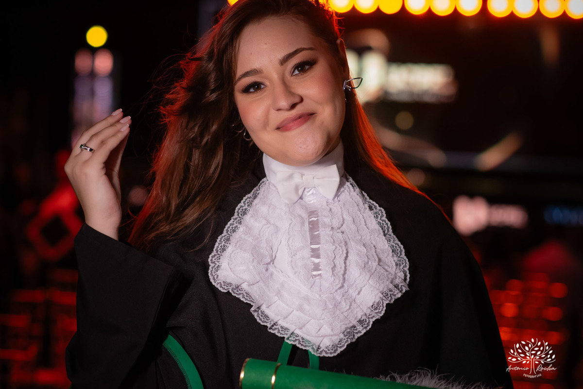 Formatura - Medicina - Maria Vitória - Ensaio de Meio Médico - Prova de Toga - Colação de Grau - Recepção de Formatura - Conquista - Emoção - Fotografia de Formatura - Memórias - Família - Celebração - Gratidão - Antonio Rocha Fotografias - Pelotas - Mavi