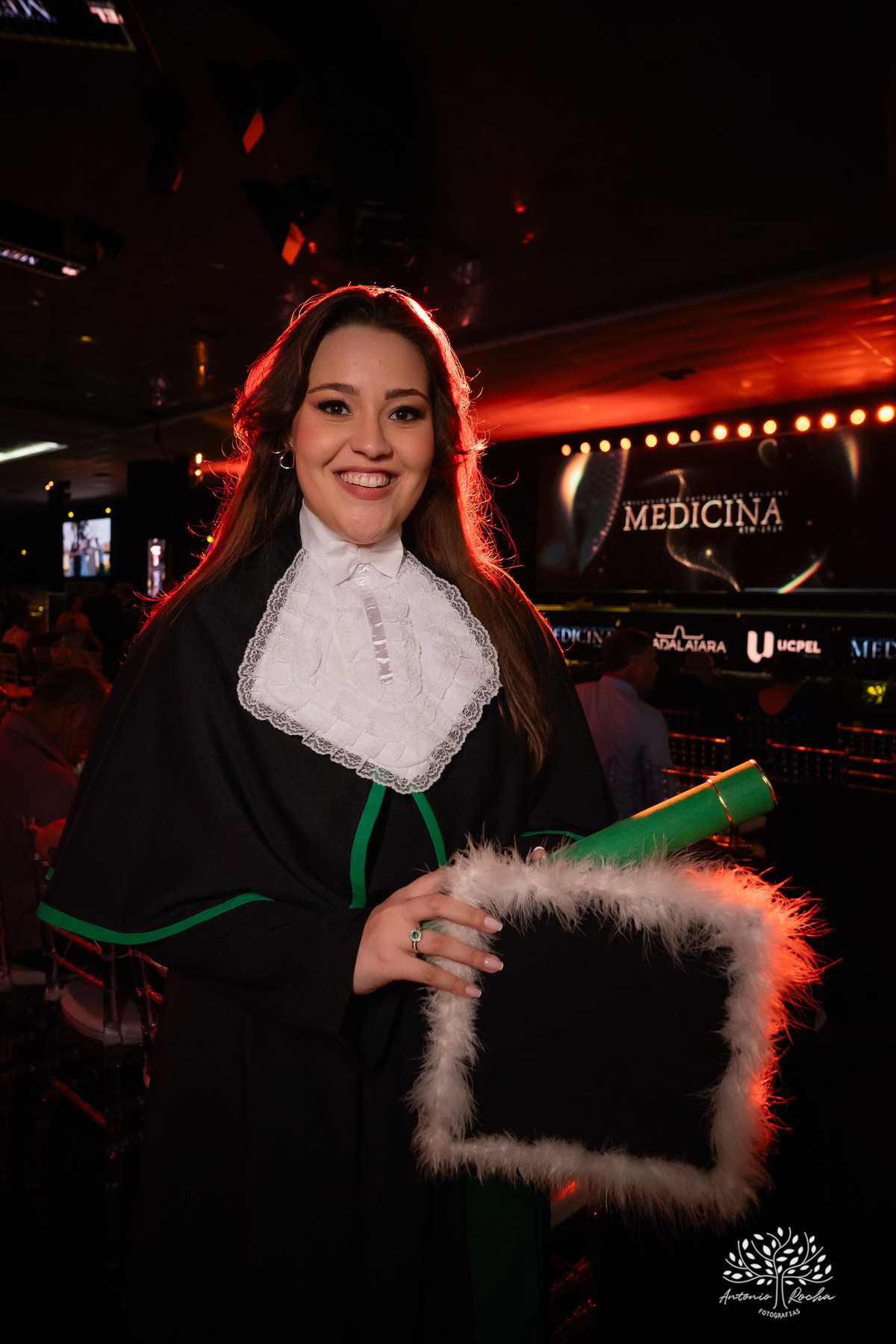 Formatura - Medicina - Maria Vitória - Ensaio de Meio Médico - Prova de Toga - Colação de Grau - Recepção de Formatura - Conquista - Emoção - Fotografia de Formatura - Memórias - Família - Celebração - Gratidão - Antonio Rocha Fotografias - Pelotas - Mavi