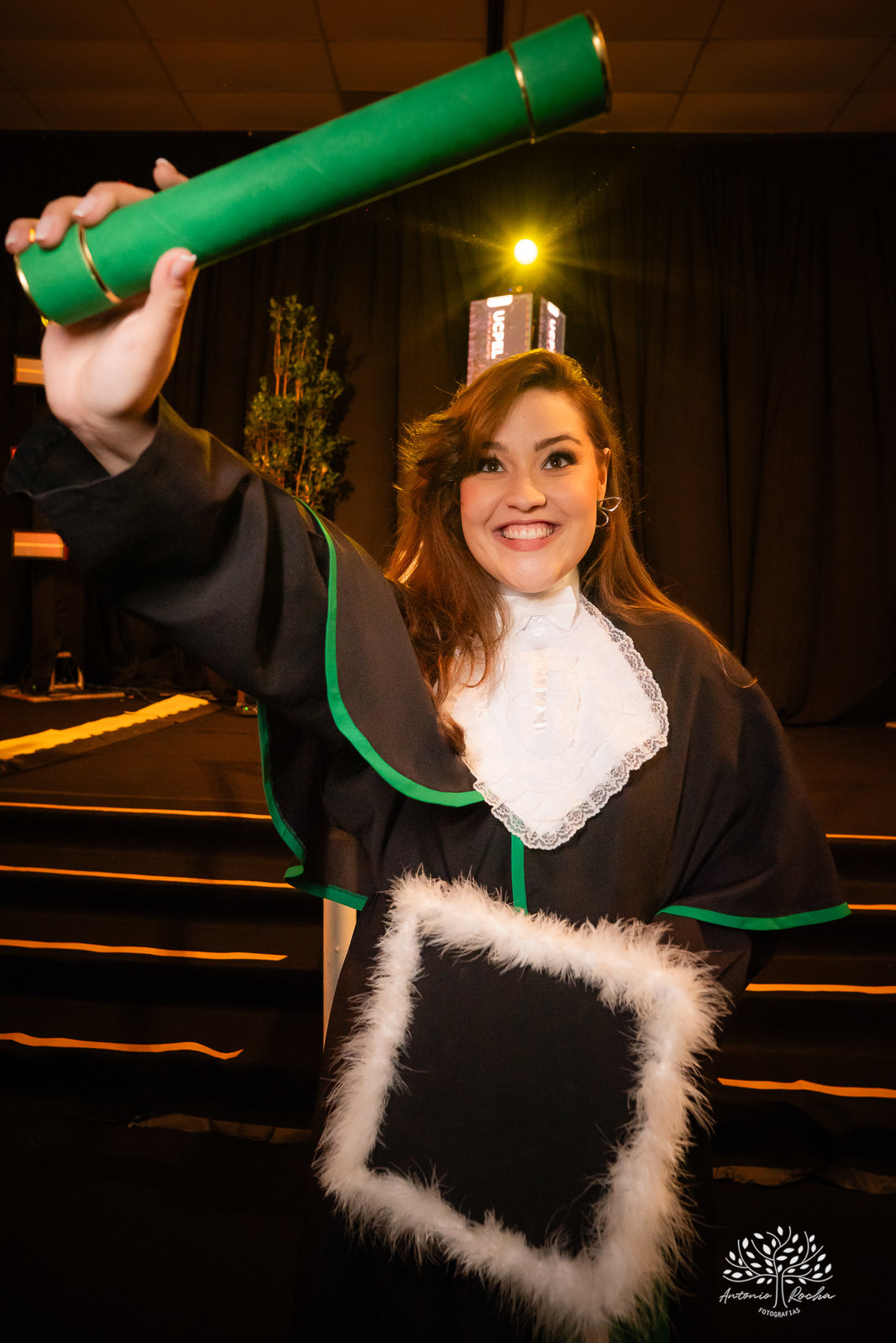 Formatura - Medicina - Maria Vitória - Ensaio de Meio Médico - Prova de Toga - Colação de Grau - Recepção de Formatura - Conquista - Emoção - Fotografia de Formatura - Memórias - Família - Celebração - Gratidão - Antonio Rocha Fotografias - Pelotas - Mavi