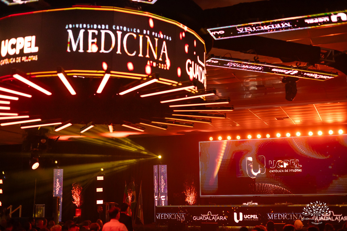 Formatura - Medicina - Maria Vitória - Ensaio de Meio Médico - Prova de Toga - Colação de Grau - Recepção de Formatura - Conquista - Emoção - Fotografia de Formatura - Memórias - Família - Celebração - Gratidão - Antonio Rocha Fotografias - Pelotas - Mavi