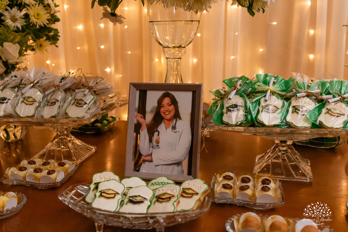 Formatura - Medicina - Maria Vitória - Ensaio de Meio Médico - Prova de Toga - Colação de Grau - Recepção de Formatura - Conquista - Emoção - Fotografia de Formatura - Memórias - Família - Celebração - Gratidão - Antonio Rocha Fotografias - Pelotas - Mavi