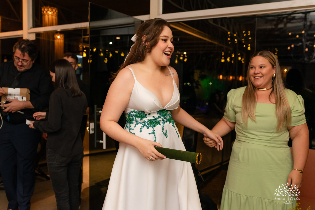 Formatura - Medicina - Maria Vitória - Ensaio de Meio Médico - Prova de Toga - Colação de Grau - Recepção de Formatura - Conquista - Emoção - Fotografia de Formatura - Memórias - Família - Celebração - Gratidão - Antonio Rocha Fotografias - Pelotas - Mavi