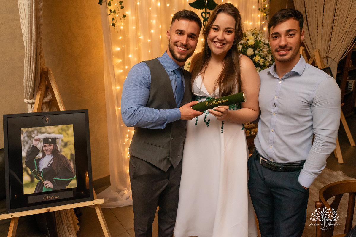 Formatura - Medicina - Maria Vitória - Ensaio de Meio Médico - Prova de Toga - Colação de Grau - Recepção de Formatura - Conquista - Emoção - Fotografia de Formatura - Memórias - Família - Celebração - Gratidão - Antonio Rocha Fotografias - Pelotas - Mavi