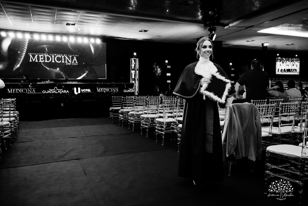 celebração - colação de grau - Centro de Eventos da Fenadoce - Igreja da Luz - Bodega da XV - conquista - emoção - medicina - registro fotográfico - memórias - fotografia de formatura - Antonio Rocha Fotografias - Pelotas