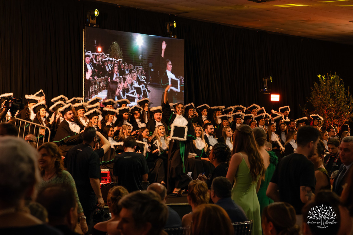 celebração - colação de grau - Centro de Eventos da Fenadoce - Igreja da Luz - Bodega da XV - conquista - emoção - medicina - registro fotográfico - memórias - fotografia de formatura - Antonio Rocha Fotografias - Pelotas