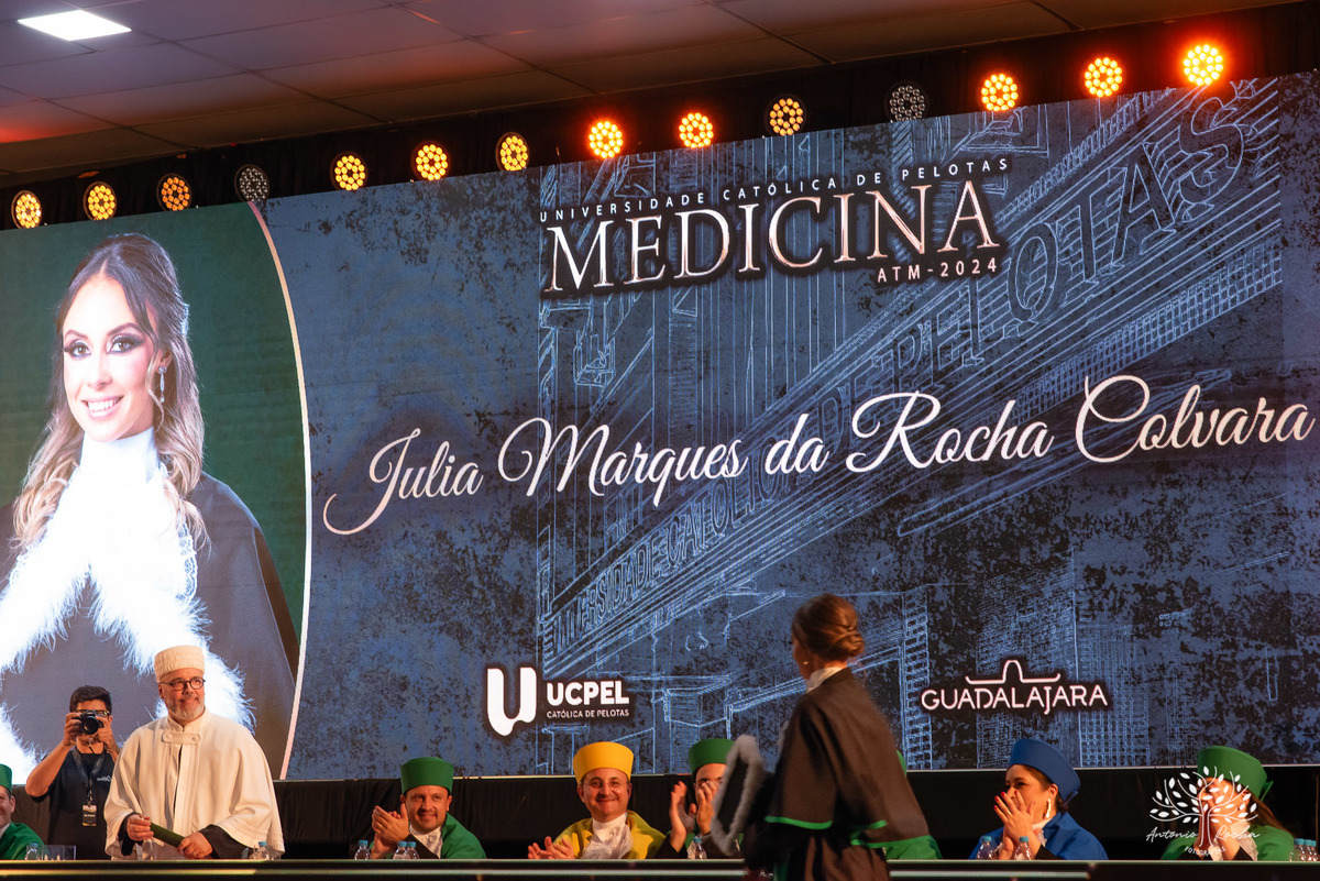 celebração - colação de grau - Centro de Eventos da Fenadoce - Igreja da Luz - Bodega da XV - conquista - emoção - medicina - registro fotográfico - memórias - fotografia de formatura - Antonio Rocha Fotografias - Pelotas