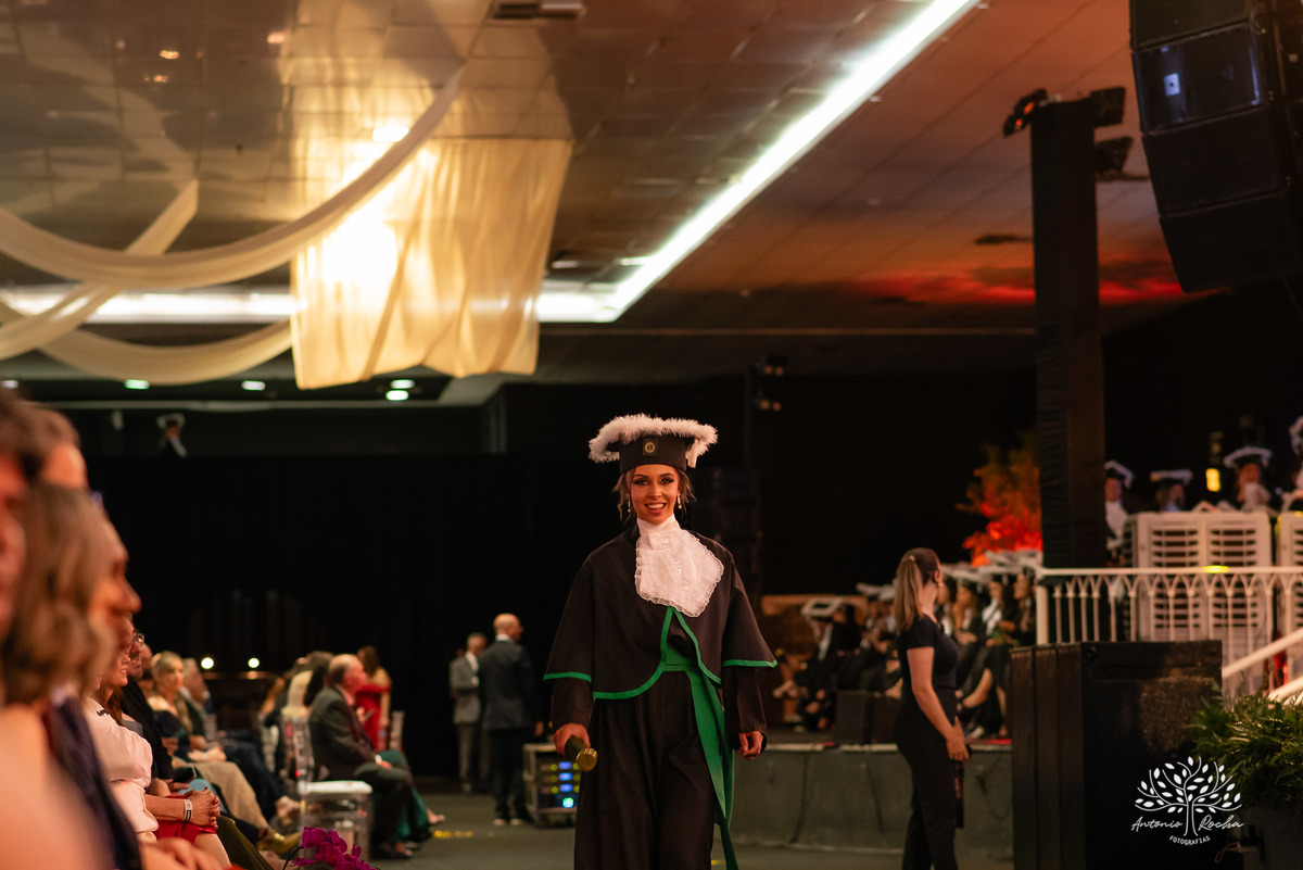 celebração - colação de grau - Centro de Eventos da Fenadoce - Igreja da Luz - Bodega da XV - conquista - emoção - medicina - registro fotográfico - memórias - fotografia de formatura - Antonio Rocha Fotografias - Pelotas