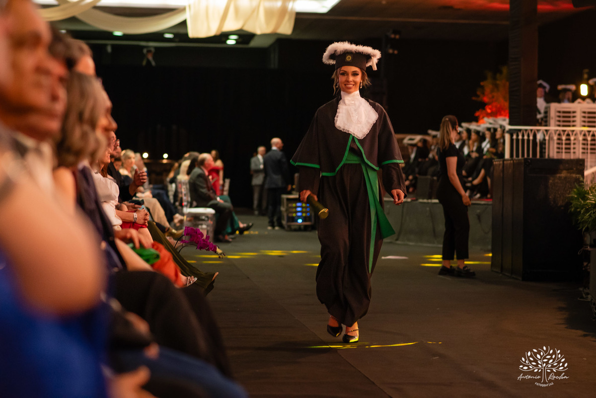 celebração - colação de grau - Centro de Eventos da Fenadoce - Igreja da Luz - Bodega da XV - conquista - emoção - medicina - registro fotográfico - memórias - fotografia de formatura - Antonio Rocha Fotografias - Pelotas