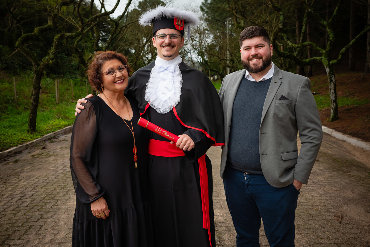 formatura - ensaio pré-formatura - Pedro - fotografia - recepção - celebração - sorrisos - emoção - diversão - cumplicidade - lembranças - toga - UCPEL - confiança - conquista - registro - Antonio Rocha Fotografias - Pelotas - Las Acácias