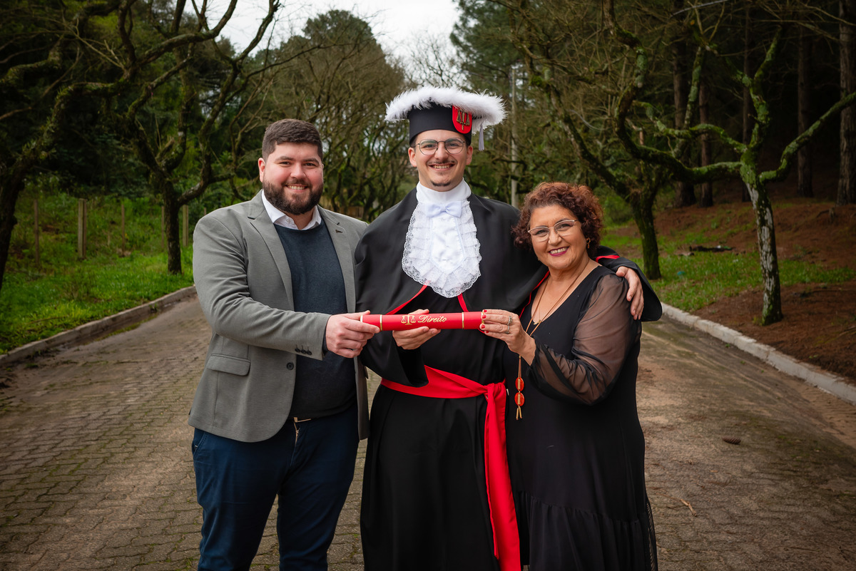 formatura - ensaio pré-formatura - Pedro - fotografia - recepção - celebração - sorrisos - emoção - diversão - cumplicidade - lembranças - toga - UCPEL - confiança - conquista - registro - Antonio Rocha Fotografias - Pelotas - Las Acácias