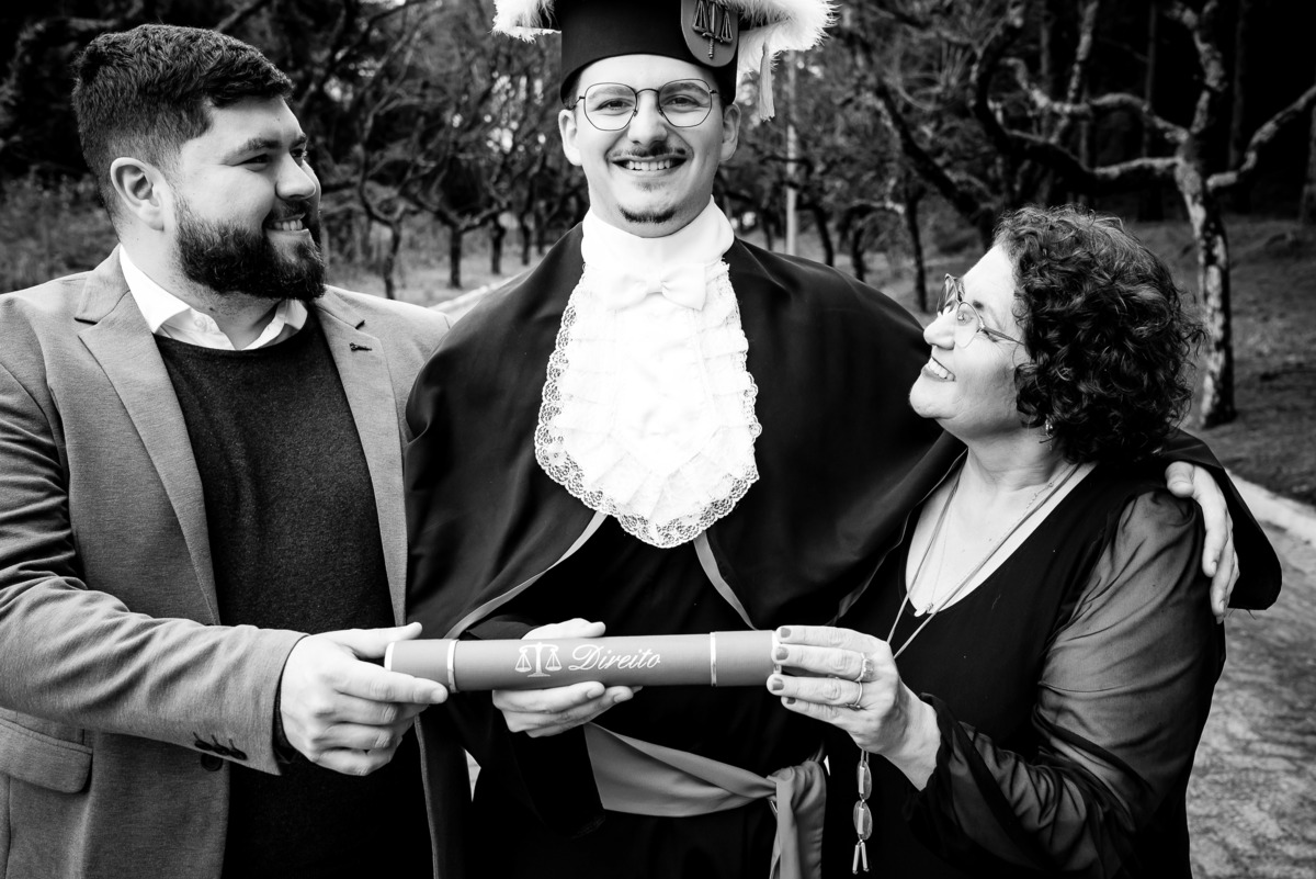 formatura - ensaio pré-formatura - Pedro - fotografia - recepção - celebração - sorrisos - emoção - diversão - cumplicidade - lembranças - toga - UCPEL - confiança - conquista - registro - Antonio Rocha Fotografias - Pelotas - Las Acácias
