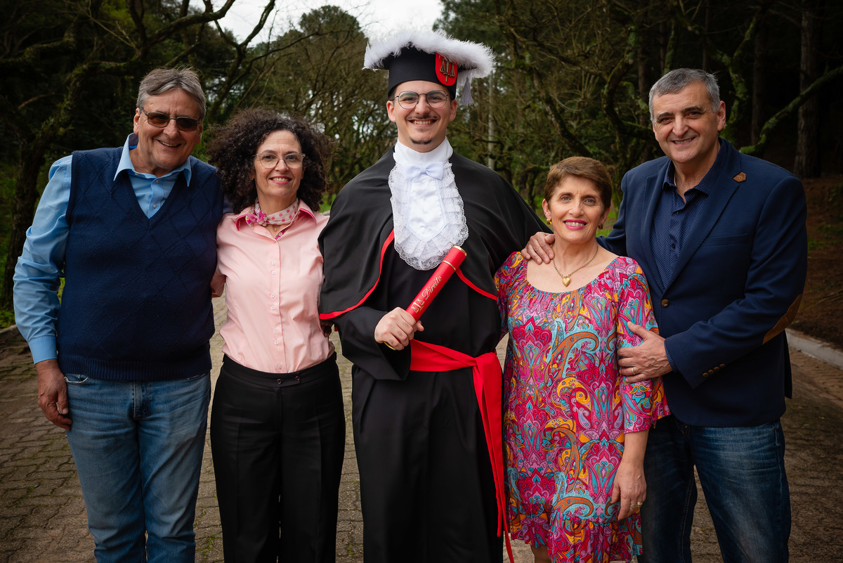 formatura - ensaio pré-formatura - Pedro - fotografia - recepção - celebração - sorrisos - emoção - diversão - cumplicidade - lembranças - toga - UCPEL - confiança - conquista - registro - Antonio Rocha Fotografias - Pelotas - Las Acácias