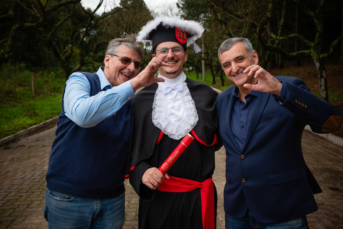 formatura - ensaio pré-formatura - Pedro - fotografia - recepção - celebração - sorrisos - emoção - diversão - cumplicidade - lembranças - toga - UCPEL - confiança - conquista - registro - Antonio Rocha Fotografias - Pelotas - Las Acácias