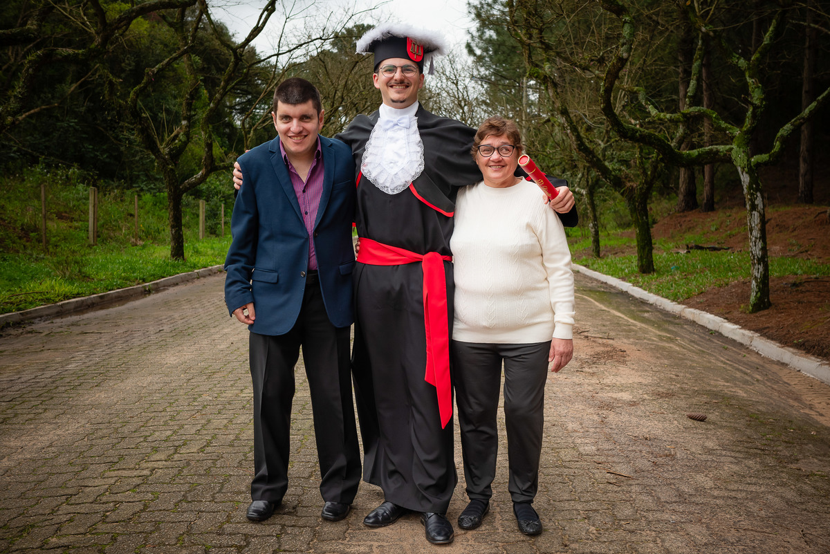 formatura - ensaio pré-formatura - Pedro - fotografia - recepção - celebração - sorrisos - emoção - diversão - cumplicidade - lembranças - toga - UCPEL - confiança - conquista - registro - Antonio Rocha Fotografias - Pelotas - Las Acácias