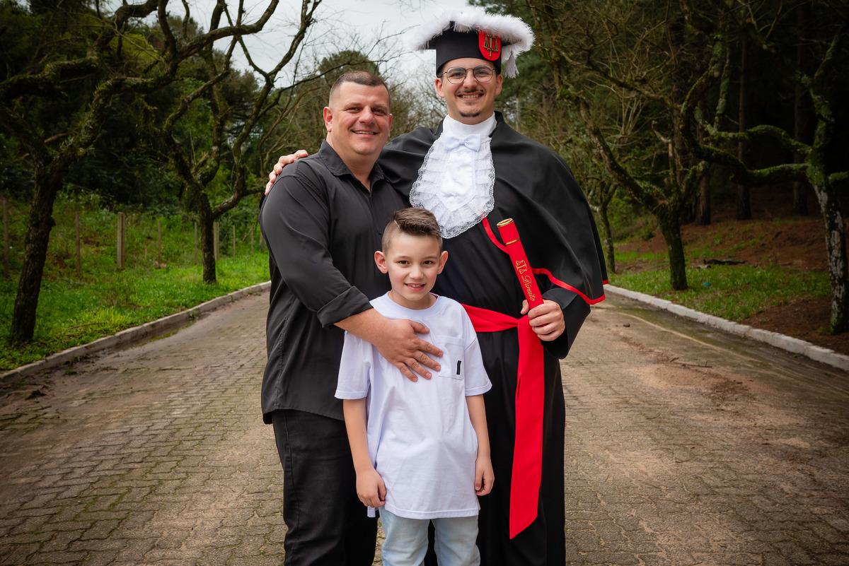 formatura - ensaio pré-formatura - Pedro - fotografia - recepção - celebração - sorrisos - emoção - diversão - cumplicidade - lembranças - toga - UCPEL - confiança - conquista - registro - Antonio Rocha Fotografias - Pelotas - Las Acácias