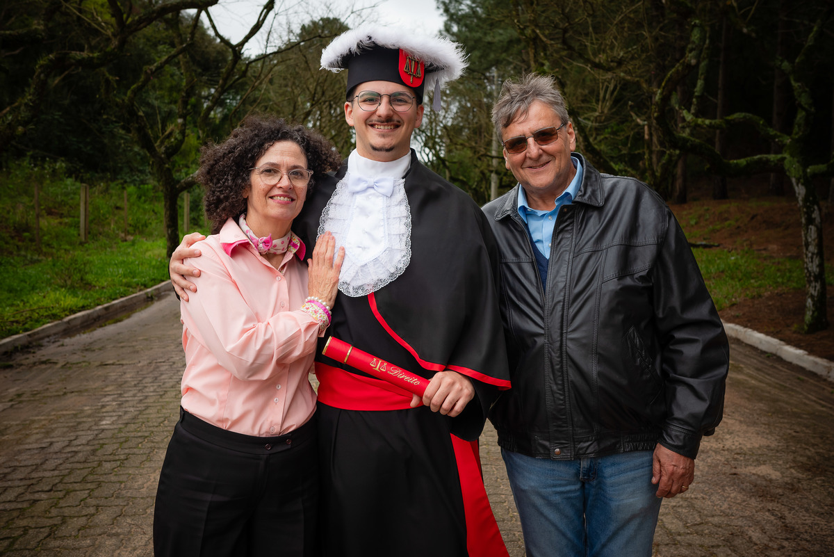 formatura - ensaio pré-formatura - Pedro - fotografia - recepção - celebração - sorrisos - emoção - diversão - cumplicidade - lembranças - toga - UCPEL - confiança - conquista - registro - Antonio Rocha Fotografias - Pelotas - Las Acácias