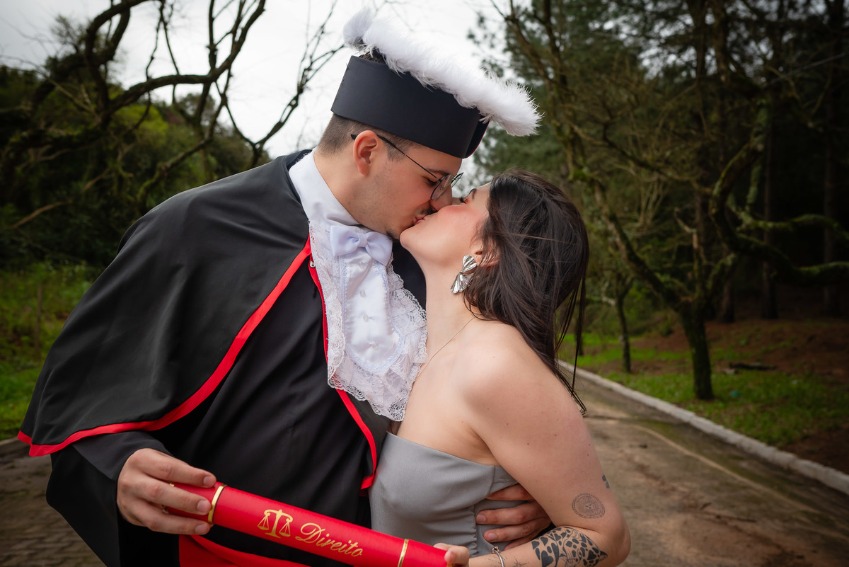 formatura - ensaio pré-formatura - Pedro - fotografia - recepção - celebração - sorrisos - emoção - diversão - cumplicidade - lembranças - toga - UCPEL - confiança - conquista - registro - Antonio Rocha Fotografias - Pelotas - Las Acácias