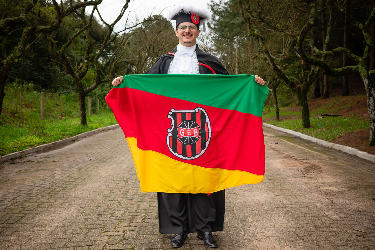 formatura - ensaio pré-formatura - Pedro - fotografia - recepção - celebração - sorrisos - emoção - diversão - cumplicidade - lembranças - toga - UCPEL - confiança - conquista - registro - Antonio Rocha Fotografias - Pelotas - Las Acácias