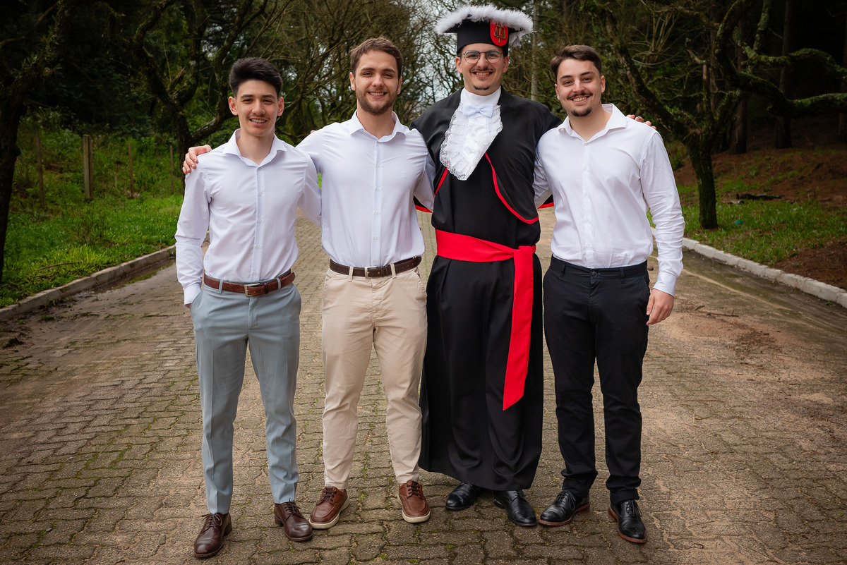 formatura - ensaio pré-formatura - Pedro - fotografia - recepção - celebração - sorrisos - emoção - diversão - cumplicidade - lembranças - toga - UCPEL - confiança - conquista - registro - Antonio Rocha Fotografias - Pelotas - Las Acácias