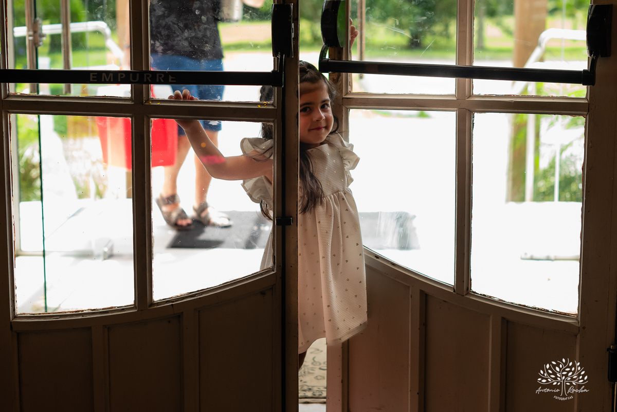 Laura - primeiro aninho - bebê arco-íris - aniversário infantil - festa em casa - Quinta Dom Manuel - família - alegria - emoção - churrasco - amigos - diversão - piscina - animação infantil - fotografia de aniversário - Antonio Rocha Fotografias -Pelotas