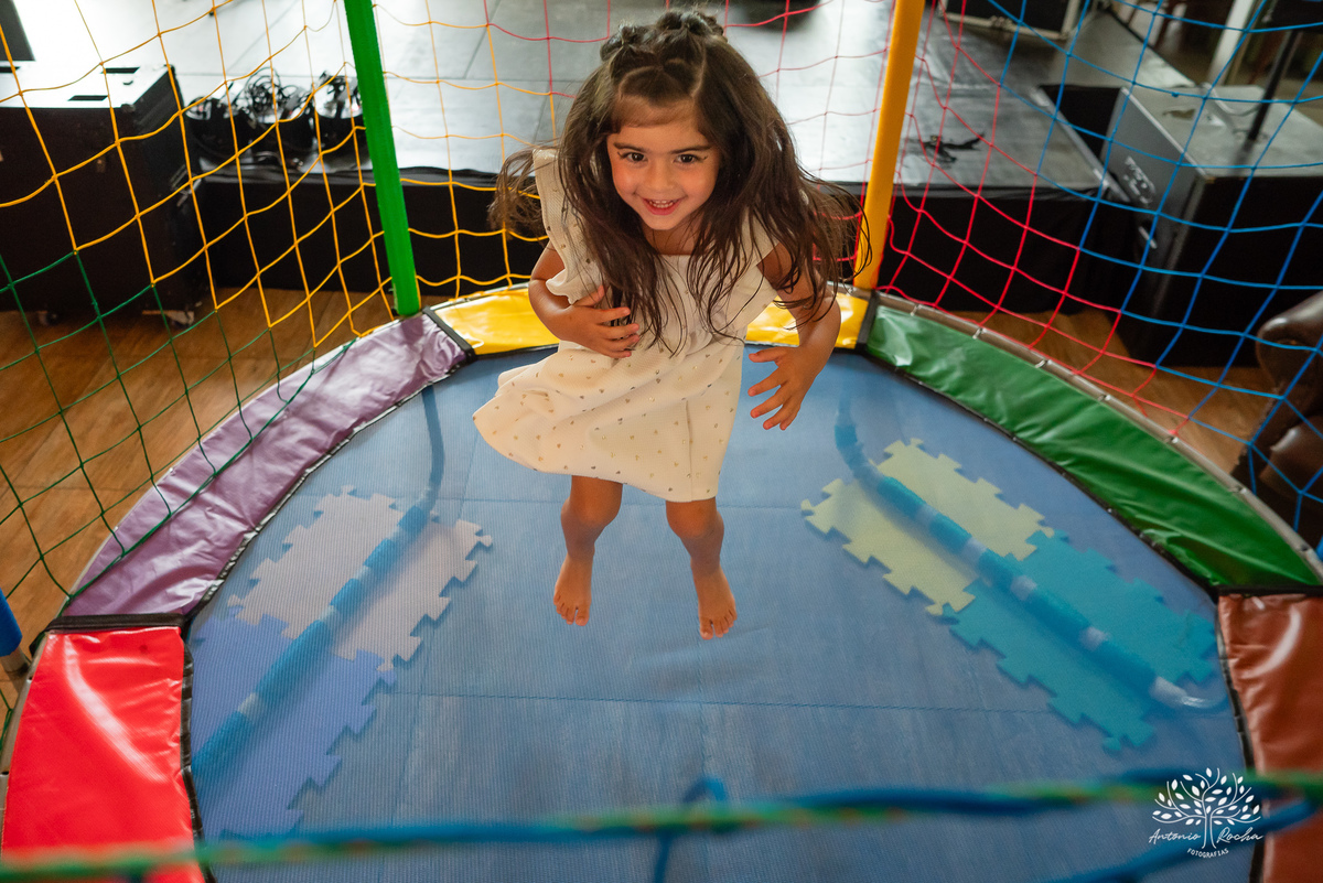 Laura - primeiro aninho - bebê arco-íris - aniversário infantil - festa em casa - Quinta Dom Manuel - família - alegria - emoção - churrasco - amigos - diversão - piscina - animação infantil - fotografia de aniversário - Antonio Rocha Fotografias -Pelotas