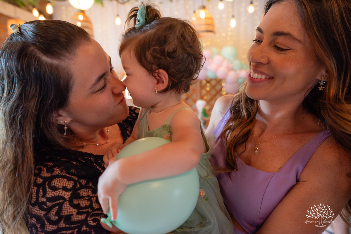 Laura - primeiro aninho - bebê arco-íris - aniversário infantil - festa em casa - Quinta Dom Manuel - família - alegria - emoção - churrasco - amigos - diversão - piscina - animação infantil - fotografia de aniversário - Antonio Rocha Fotografias -Pelotas