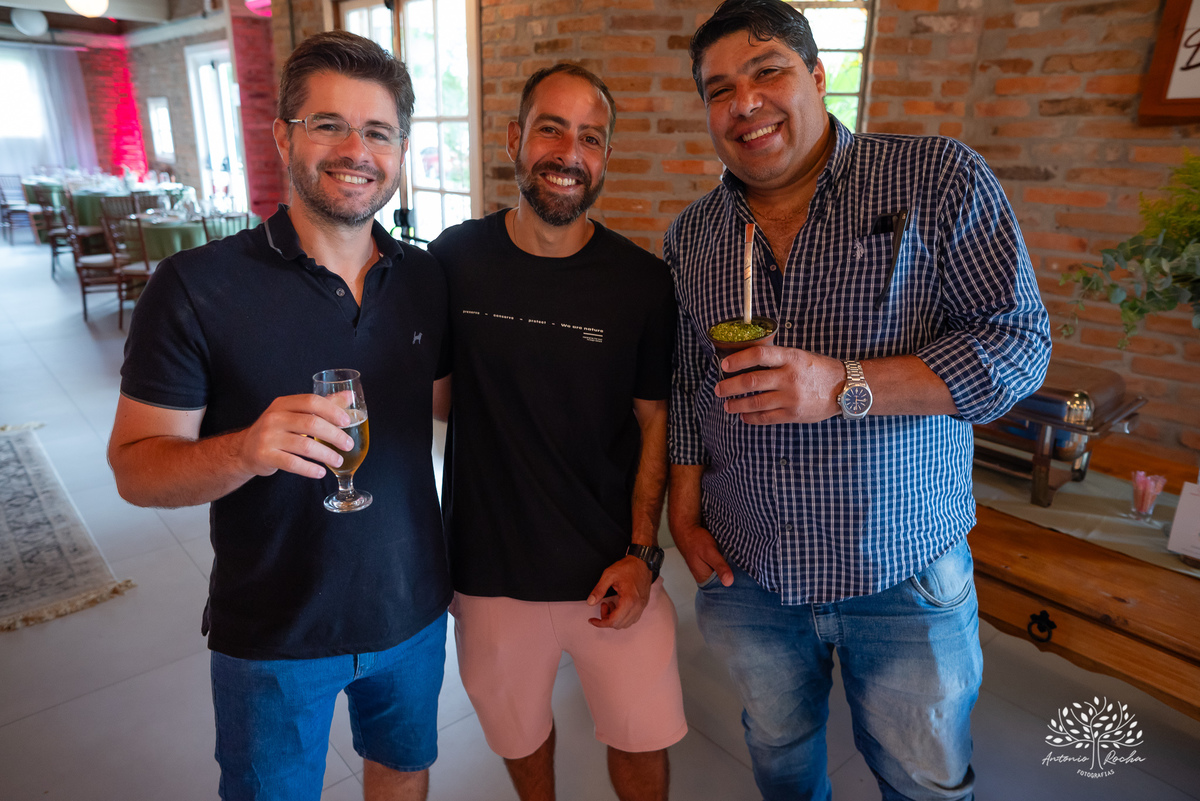 Laura - primeiro aninho - bebê arco-íris - aniversário infantil - festa em casa - Quinta Dom Manuel - família - alegria - emoção - churrasco - amigos - diversão - piscina - animação infantil - fotografia de aniversário - Antonio Rocha Fotografias -Pelotas